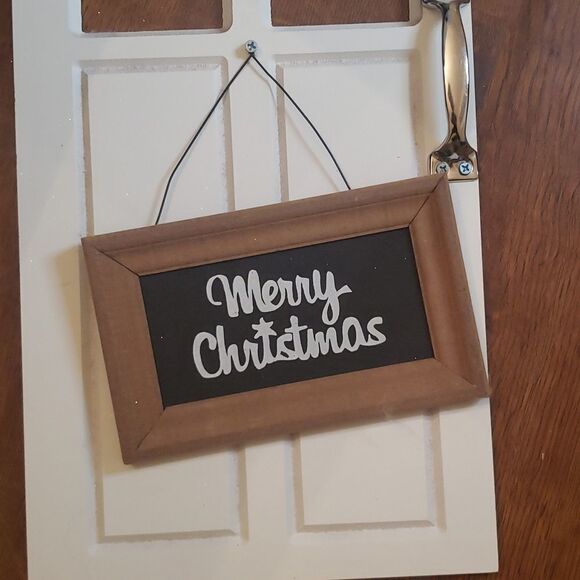 Farmhouse Barn Door Christmas Decor - Picture 2 of 3